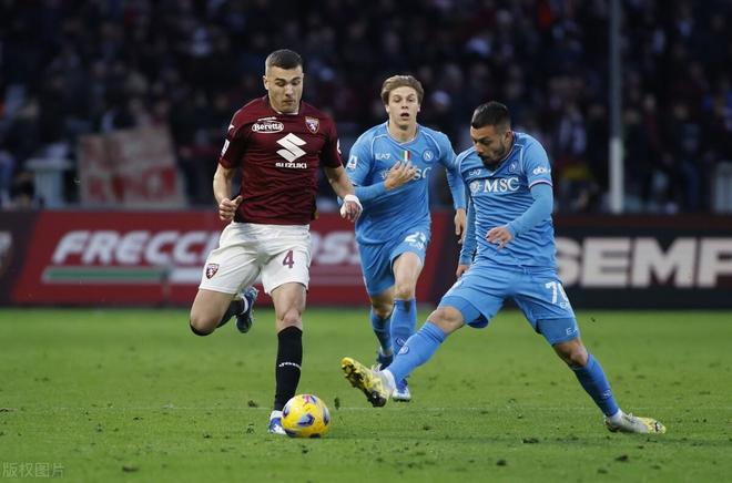佛罗伦萨不敌那不勒斯,战绩出现波动 佛罗伦萨不敌那不勒斯,战绩出现波动