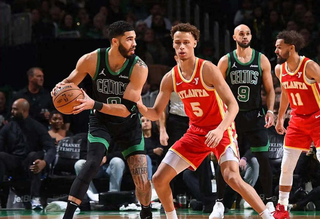 卫冕冠军首轮落败,球队经历困境 卫冕冠军首轮落败,球队经历困境