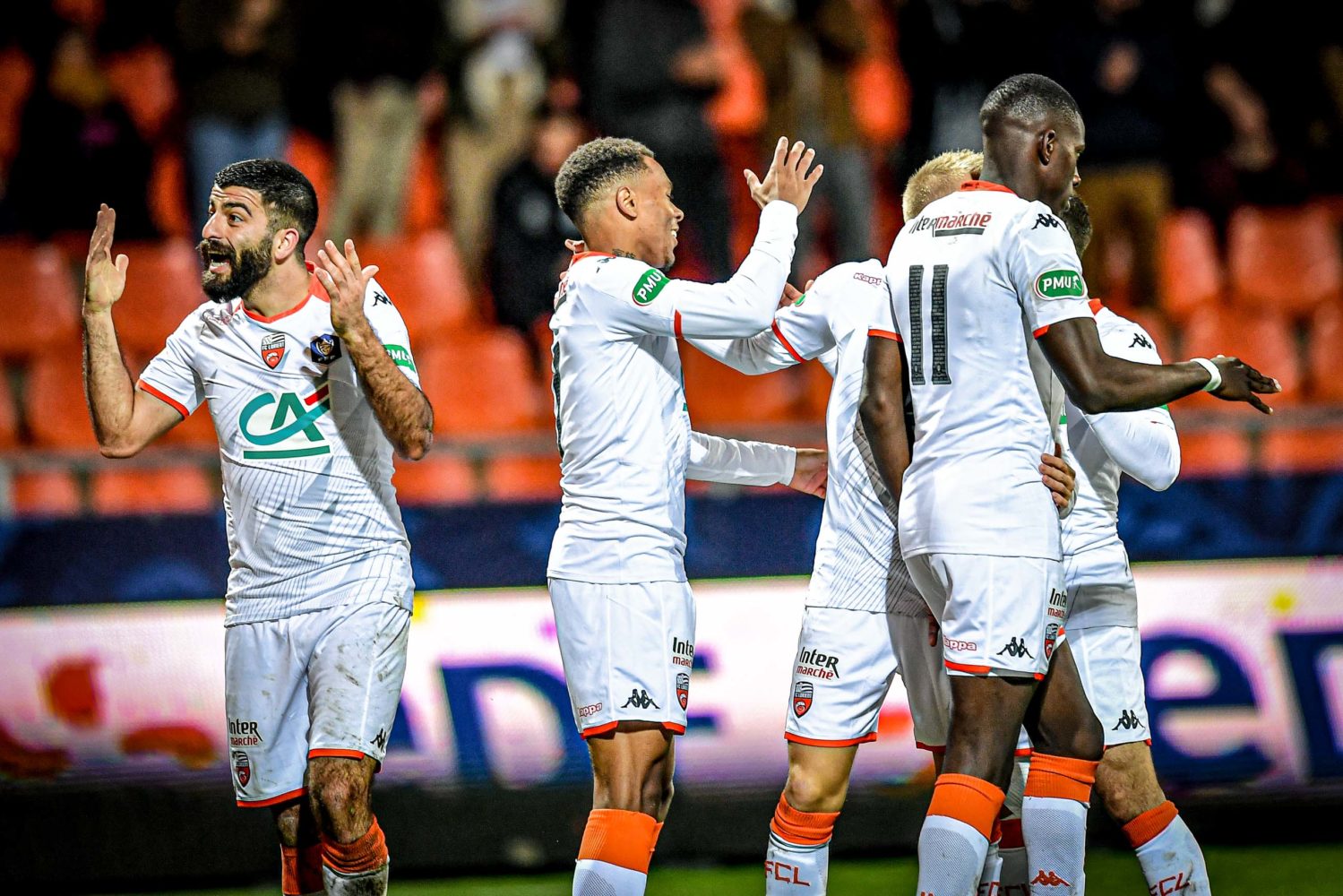 关于瓦朗谢纳艰难获胜,继续争夺冠军的信息 关于瓦朗谢纳艰难获胜,继续争夺冠军的信息