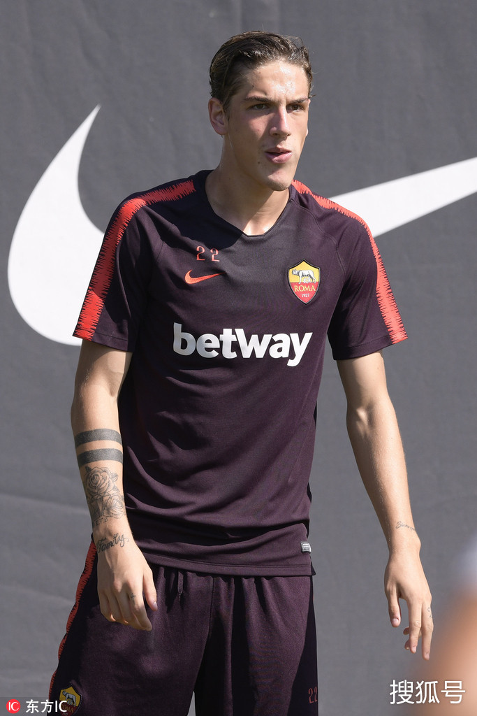 包含罗马遭遇费拉拉，备战工作持续进行中的词条