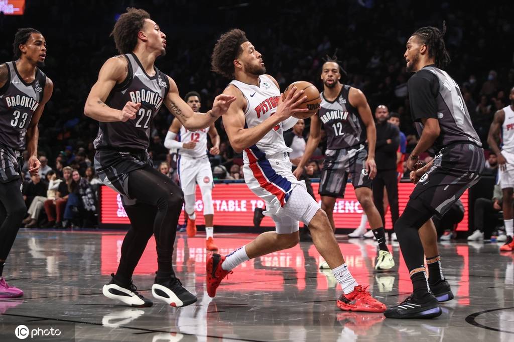 人客场击败篮网，豪取五连胜的简单介绍