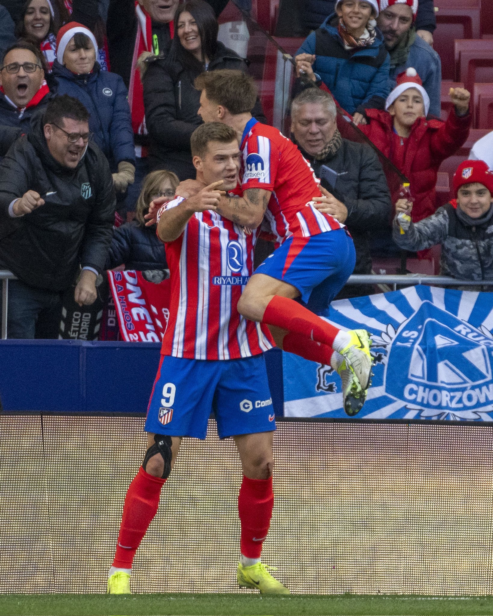 柏林赫塔队员士气高涨，赢下关键比赛的简单介绍